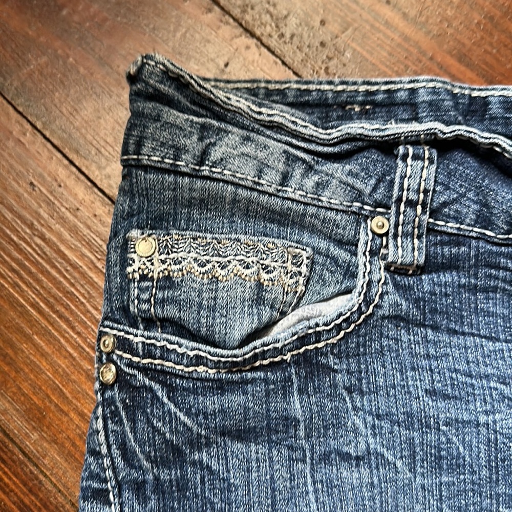 Amethyst Jean Shorts - Picture 8 of 8